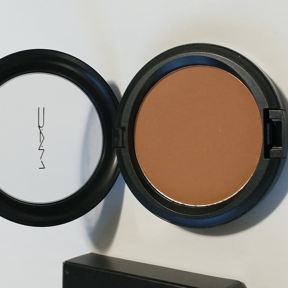 Bronzer - Picture 3 of 3